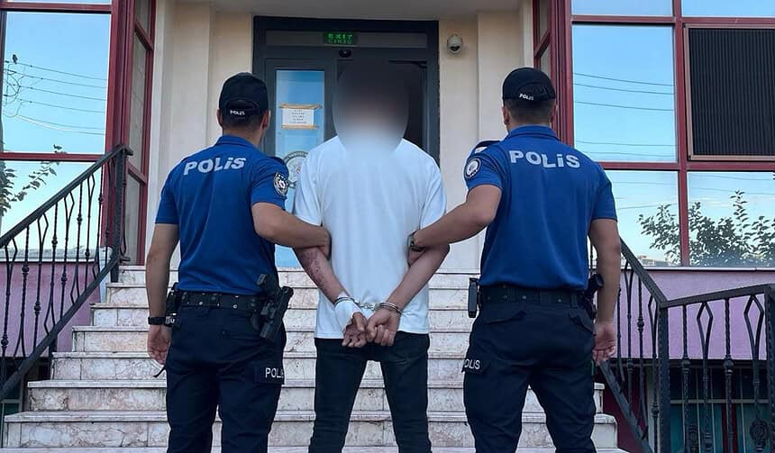 4 Ayrı Suçtan Aranan ve 9 Yıl Hapis Cezası Bulunan İ.K. Kocaeli'de Yakalanarak Cezaevine Gönderildi!