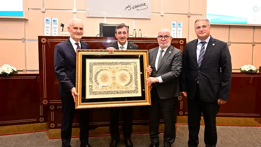 İhracat 273 Milyar Dolara Ulaştı: Türkiye 24 Çeyrektir Büyüyor