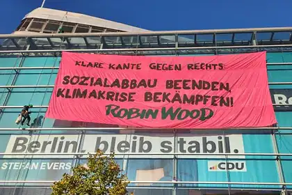 İklim Aktivistleri CDU Çatısına Çıktı: "Sağcılara Karşı Net Duruş"