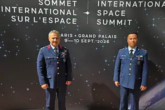 İlk Türk Astronot Gezeravcı Paris'teki Uzay Zirvesi'nde Türkiye'yi Temsil Etti