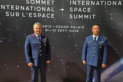 İlk Türk Astronot Gezeravcı Paris'teki Uzay Zirvesi'nde Türkiye'yi Temsil Etti