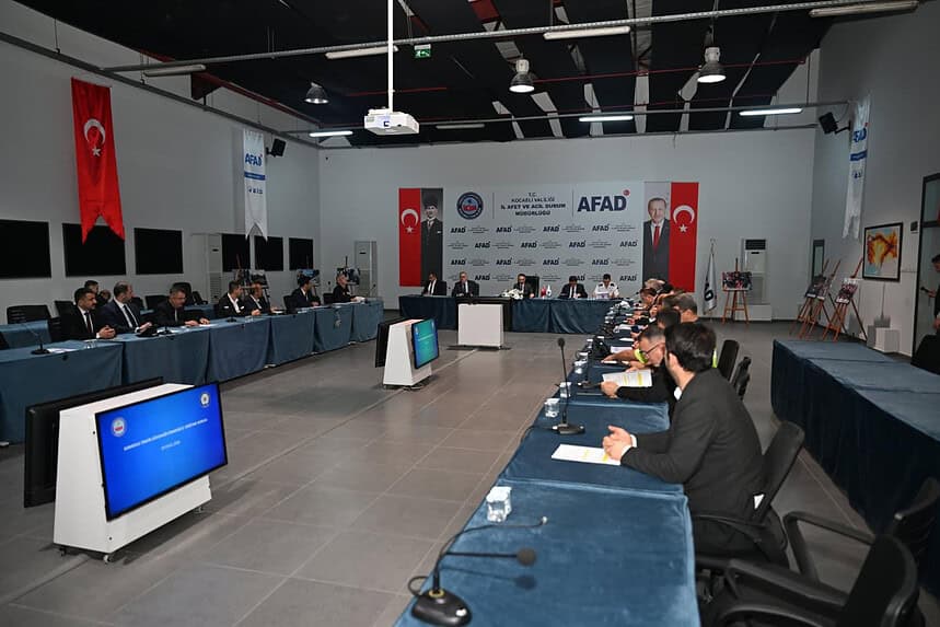 Kocaeli Yollarında Can Kaybını Azaltacak Strateji: Trafik Kurulundan Vali Aktaş Yönetiminde Kritik Toplantı!