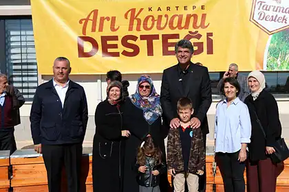 Kartepe'de 125 Arıcıya 250 Takım Kovan Desteği Verildi