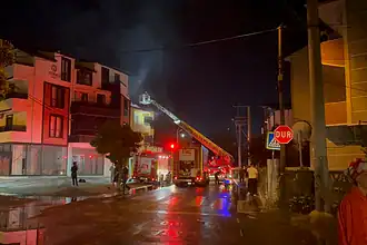Kartepe'de Çardakta Başlayan Yangın 3 Katlı Binaya Sıçradı: 1 Yaralı