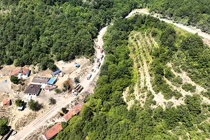 Körfez'de Asri Mezarlık Yolu Yenileniyor: Eski Asfalt Sökülüyor