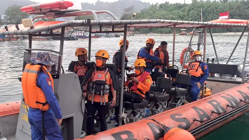 Krakatau'da Kaybolan 5'i Gazeteci Olan 8 Kişi 9 Gündür Aranıyor: 1 Ceset Bulundu