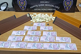 Gölcük'te Kahvehaneye Kumar Baskını: 4 Kişiye 46 Bin TL Ceza Kesildi!