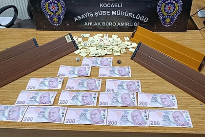 Gölcük'te Kahvehaneye Kumar Baskını: 4 Kişiye 46 Bin TL Ceza Kesildi!
