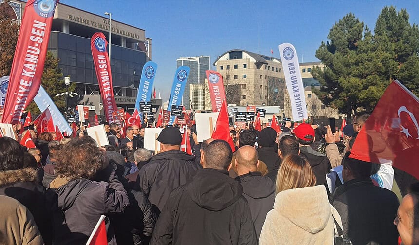 Memur emeklilerinin seyyanen zam başvurusunda yeni aşama: AYM dosyayı esastan inceleyecek!