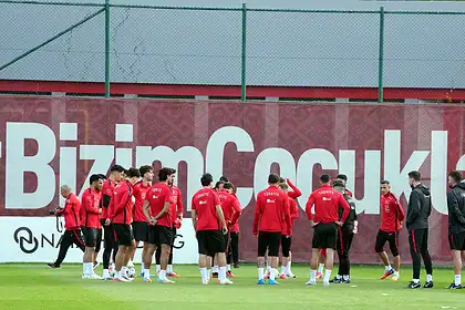 A Milli Takım İtalya Mesaisine Başladı: Fransa Maçının 11'i Sahaya Çıkmadı