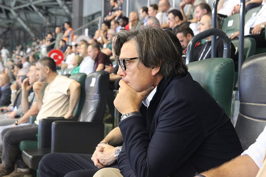 Montella Kocaeli Stadyumu'nda: A Milli Takım Teknik Direktörü Kocaelispor-Samsunspor Maçını Tribünden İzliyor