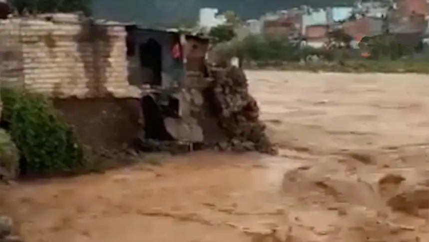 Nepal ve Hindistan'da Toprak Kayması 70 Can Aldı: Binden Fazla Ev Hasarlı