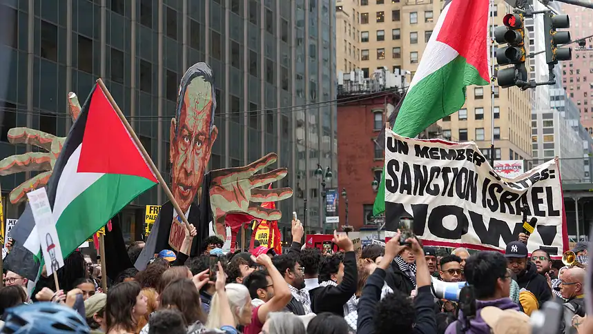 New York'ta Binlerce Kişi Netanyahu'yu Protesto İçin Sokağa Çıktı