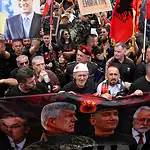 On Binlerce Kişi Priştine'de UÇK Liderleri İçin Yürüdü: "Kurtarıcıları Döndürün"