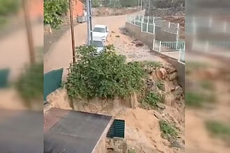 Kocaeli'de Sağanak Yağış Etkili Oluyor: Valilikten Sel Ve Su Baskını Uyarısı!