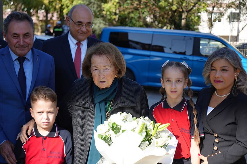 Semahat Arsel Gölcük'te Adını Taşıyan 35 Sınıflı İlkokulun Açılışına Katıldı