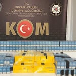 İzmit'te Kaçak Sigara Operasyonu: Otoyolda Durdurulan Araçtan 1400 Paket Ele Geçirildi!