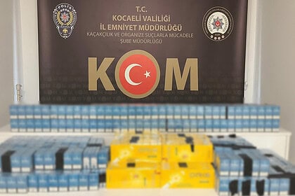 İzmit'te Kaçak Sigara Operasyonu: Otoyolda Durdurulan Araçtan 1400 Paket Ele Geçirildi!