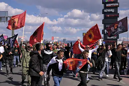 Thaçi'ye 25 Yıl Hapis Verildi: Priştine ve Lahey'de Sokaklar Karıştı
