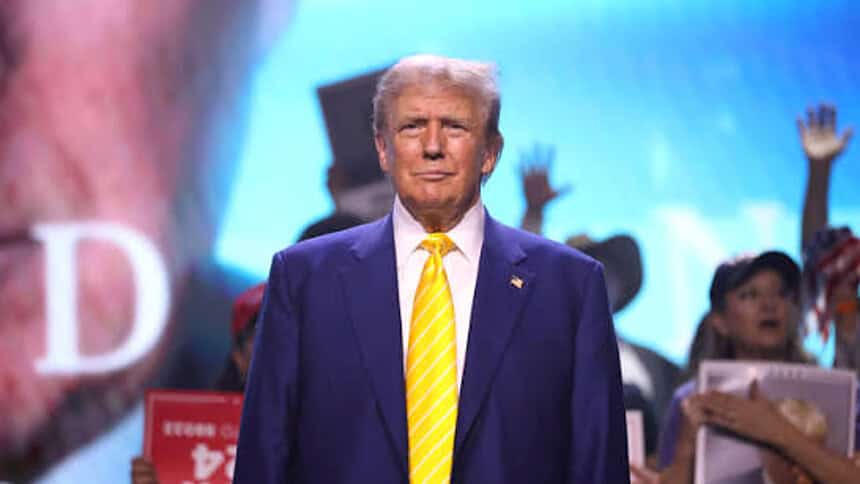 Trump Hürmüz Boğazı'nı Kontrol Ettiklerini Söyledi: "İran Ekonomisi Çöküyor"