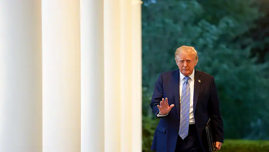 Trump: İran Darmadağın, Yüzde 300 Enflasyonla Boğuşuyor