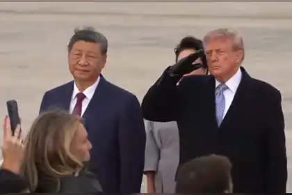 Trump, Xi Jinping'i Havalimanında Karşıladı: 11 Yıllık Diplomatik Jest