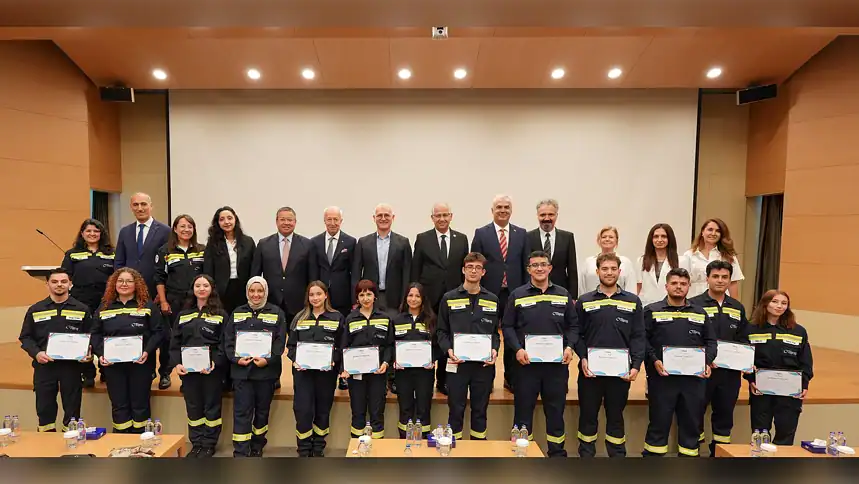 Tüpraş Dört İlde Rafinericilik Stajını Bitirdi: KOÜ'lü Öğrenciler Sertifika Aldı