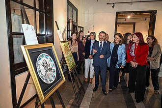 Vali Aktaş İzmit'te Sergi Açılışına Katıldı: Geleneksel Çini Sanatına Anlamlı Destek!