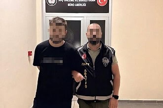 8 Yıldır Aranan Silahla Yağmalama Hükümlüsü Kocaeli’de Yakalandı: H.K. Cezaevine Gönderildi!