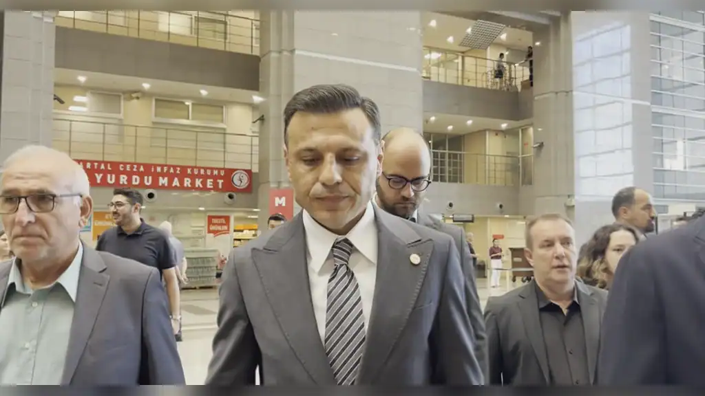 Yeni Parti İstanbul İl Başkanı Özgür Çelik Adliyeye Geldi: "Gerçekleri Söyleyeceğiz"