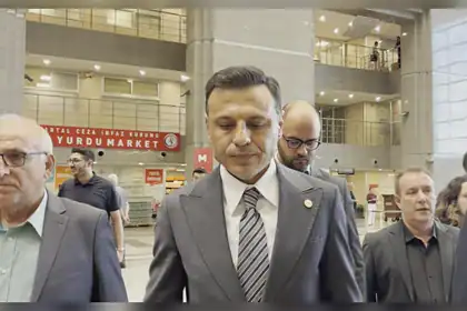 Yeni Parti İstanbul İl Başkanı Özgür Çelik Adliyeye Geldi: "Gerçekleri Söyleyeceğiz"
