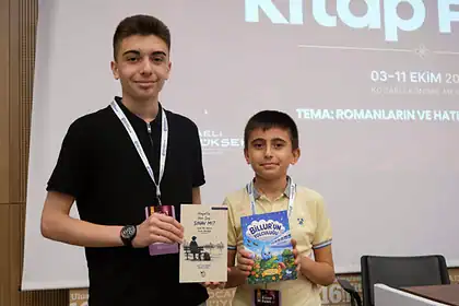 9 Yaşındaki Yusuf Talha Kitap Fuarı'nın En Genç Yazarı Oldu