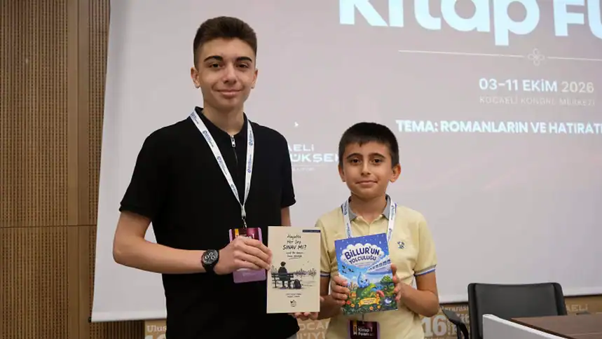 9 Yaşındaki Yusuf Talha Kitap Fuarı'nın En Genç Yazarı Oldu