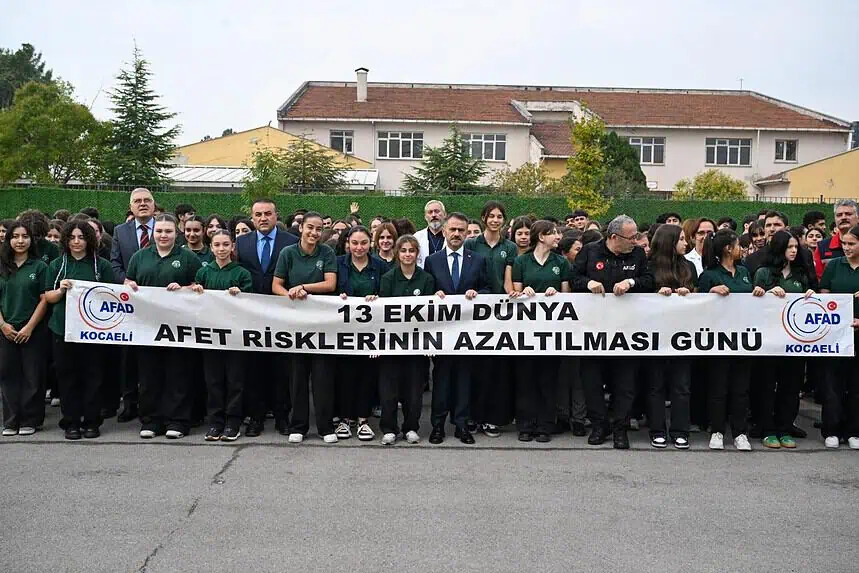 İzmit’te Afet Sirenleri Çaldı: Öğrenciler Tahliye Edildi!