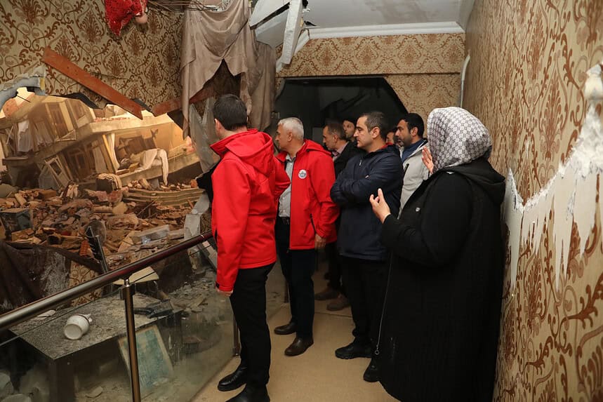 İzmit Belediyesi Ev Sahipliğinde Deprem Ve Afet Hazırlığı Toplantısı Gerçekleştirildi!
