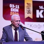 "Artık Kendimi İzmitli Hissediyorum": Onur Konuğu Ahmed Güner Sayar Binlerce Kitabını Bağışlayacağını Açıkladı!