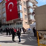 Şehit polis Ahmet Türkoğlu'nun baba ocağına Türk bayrağı asıldı!