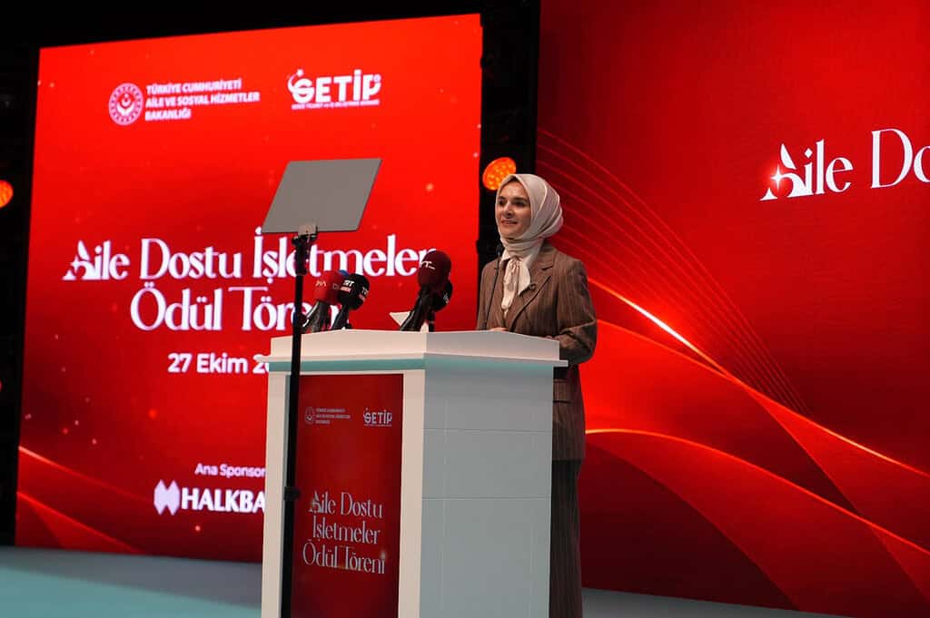 Bakan Mahinur Özdemir Göktaş Kocaeli'de Aile Dostu İşletmeler Ödül Töreni'ne Katıldı!
