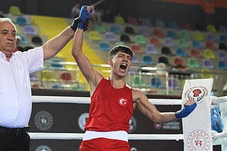 Kocaeli Büyükşehir Kağıtsporlu Boksör Aras Bilal Doğru Avrupa Üçüncüsü Oldu!