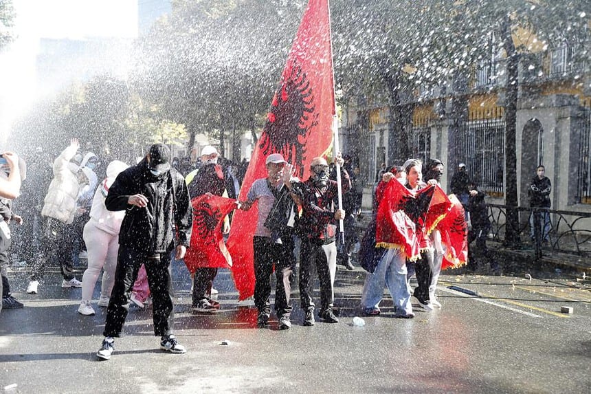 Arnavutluk'ta Protestolar 4. Gününde En Az 2 Gözaltı