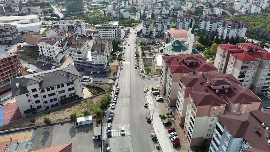 Çayırova Akse Mahallesi’nin Çehresi Değişiyor: Bahriye Üçok Caddesi Modern Görünümüne Kavuşuyor!