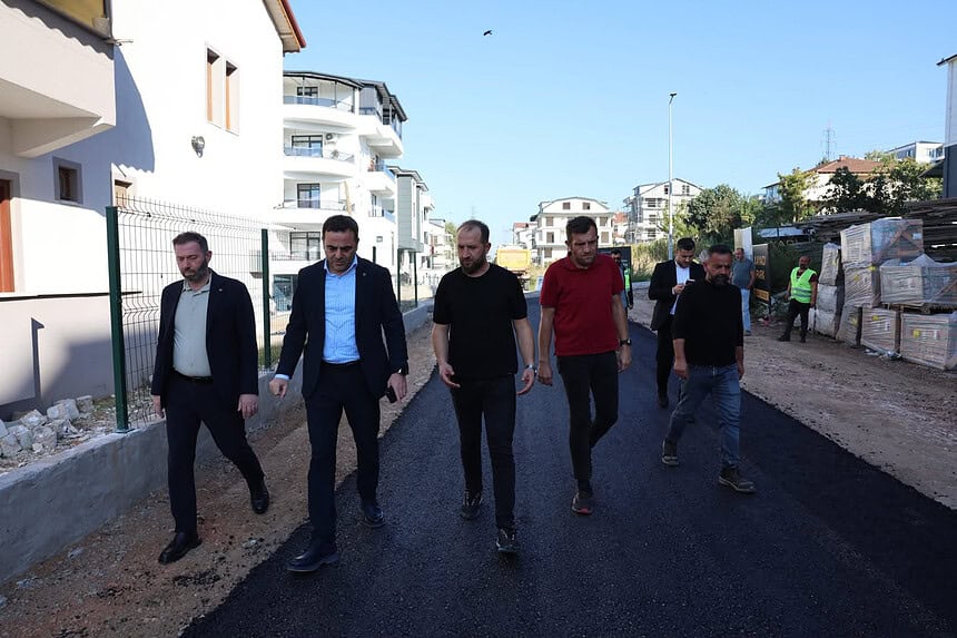 Başiskele’de Ulaşım Konforu Artıyor: Yeşilyurt Mahallesi’nde Üstyapı Çalışmaları Yerinde Denetlendi