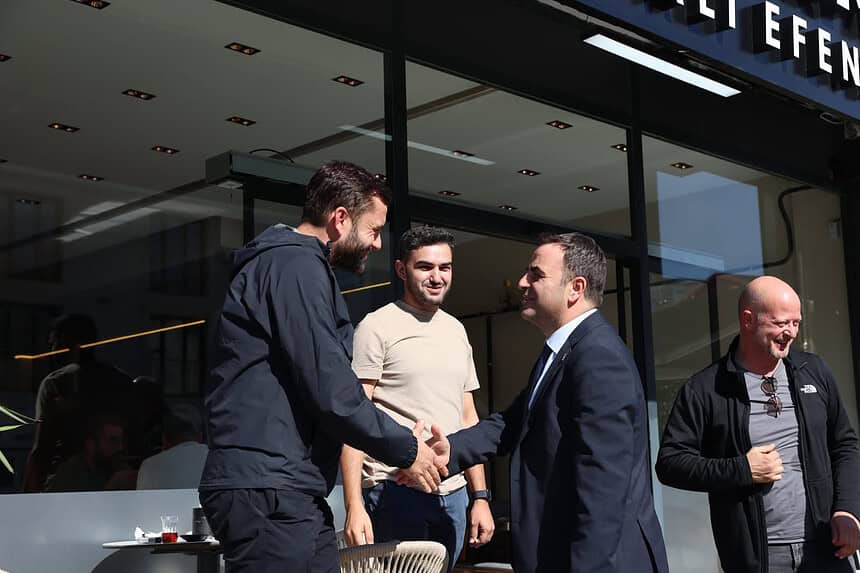 Başiskele'de Selzede Esnafa Belediye Desteği: M. Yasin Özlü Yaraları Sarıyor!