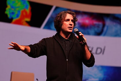 Prof. Dr. Özkara Kocaeli'de Geleceğin Şifrelerini Verdi: "Aynılaştığımız Sürece Kaybediyoruz!"