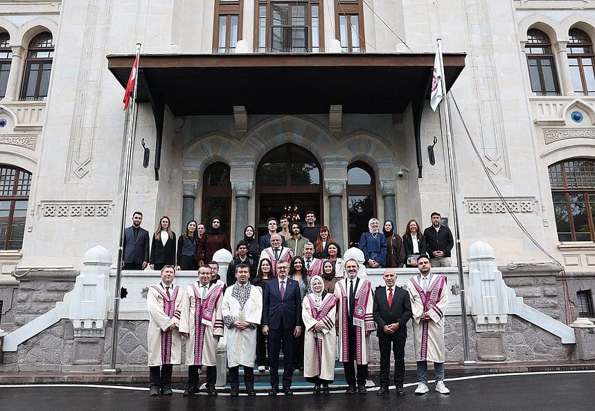 İletişim Başkanı Burhanettin Duran ASBÜ’de 2026-2027 Akademik Yılının Açılış Dersi’ni Verdi!