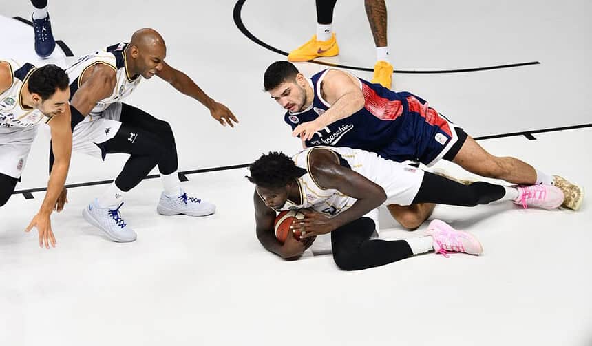 Basketbol Süper Ligi: Çayırova Belediyesi: 76 - Bahçeşehir Koleji: 84
