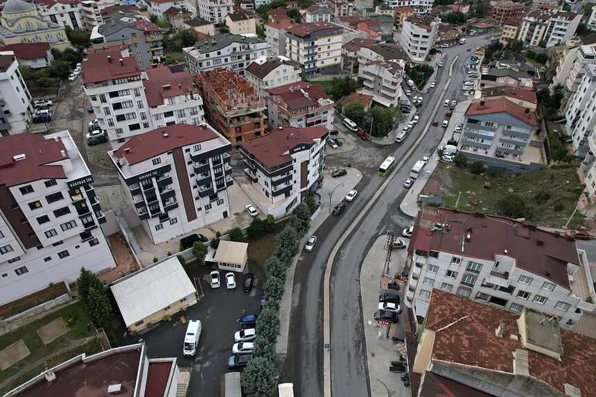 Çayırova Uğur Mumcu Caddesi Yenilendi: Büyükşehir’den 170 Milyon TL’lik Altyapı Ve Üstyapı Yatırımı!