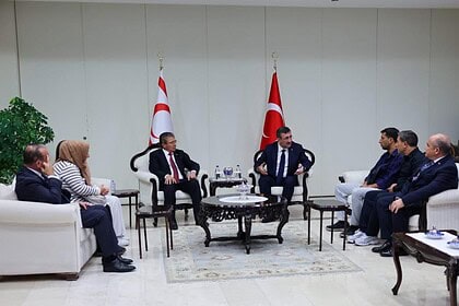 Cumhurbaşkanı Yardımcısı Yılmaz, Filo Jet Faciasında Kaybolanların Yakınlarıyla Bir Araya Geldi