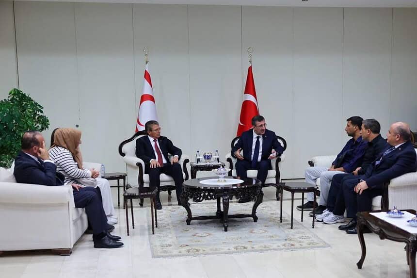 Cumhurbaşkanı Yardımcısı Yılmaz, Filo Jet Faciasında Kaybolanların Yakınlarıyla Bir Araya Geldi
