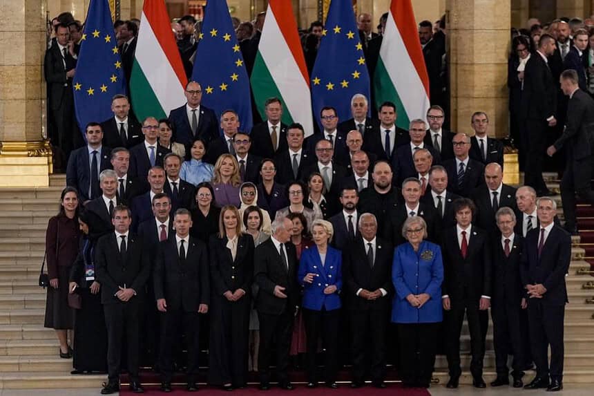 Cumhurbaşkanı Yardımcısı Yılmaz, Macaristan'da liderlerle aile fotoğrafında yer aldı